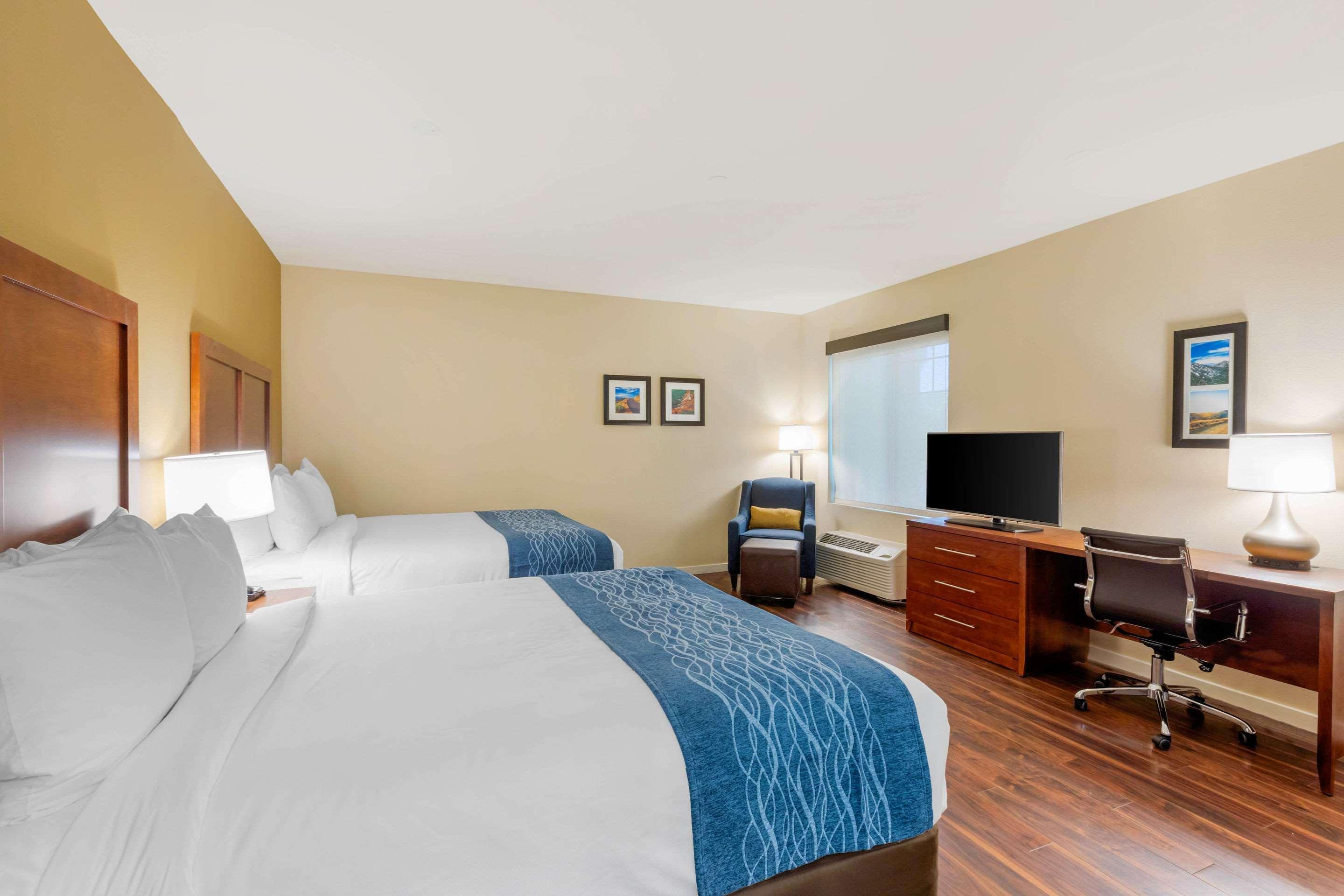 Comfort Inn & Suites Near Ontario Airport Exterior photo